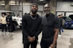 让詹姆斯看起来很小只阿杜·蒂耶罗父亲晒照：我和GOAT 配图