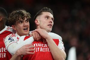 还是个孩子！记者：道曼父母至今还会用禁足处罚他的不当行为 配图