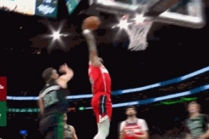 垃圾时间打嗨了！哈迪反击越过普理查德单臂滑翔劈扣打停 配图