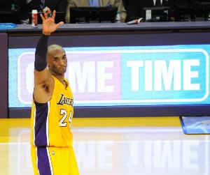 阿贾：科比是篮球界的GOAT 他称赞我的后仰跳投&那一刻意义非凡 配图