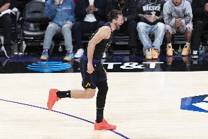 媒体人：东契奇在季后赛可以依赖 在重大场次从来不怯场 配图