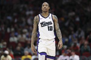 中投大师!德罗赞14中11砍下全队最高27分 外加7助攻 配图