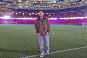 置身事外!每体:巴萨主席候选人给梅西发几十条信息,他都没回复 配图