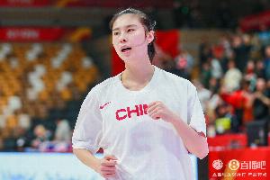 韩乔生：王思雨又一次把球队扛在肩上 把悬崖边的中国女篮拽回来 配图