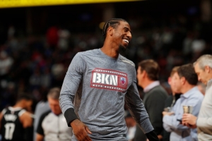 谁最难防？香波特：哈登（哨子）、库里（掩护）、KD（干扰不了） 配图