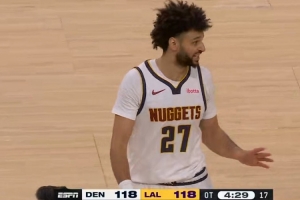 塞翁失马？贾马尔·穆雷加时犯满 全场14中1&三分7中1仅拿5分 配图