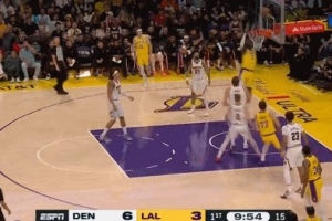 开始表演！东契奇送空接 艾顿经典脱手失误 配图