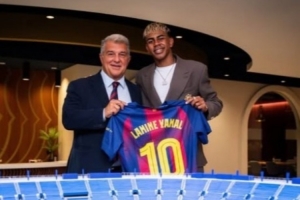 拉波尔塔谈亚马尔晒合照:我深受感动,非常感谢他 配图