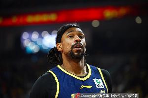 简直是灾难?萨林杰13分29秒3中0得0分 正负值-19全场第二低 配图