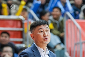 杜锋:常规赛不至于打得这么紧 这种大起大落对球队的伤害太大了 配图