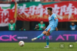 徐新社媒：走出舒适圈需要很大勇气与决心，踢真正的足球才有未来 配图