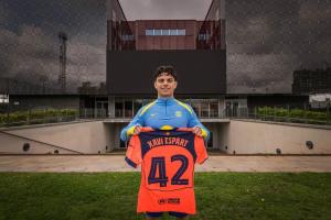 埃斯帕特：在诺坎普首发简直不可思议，我会努力把握每一次机会 配图