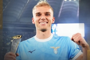 攻入唯一进球!伊萨克森当选拉齐奥vs米兰全场最佳球员 配图