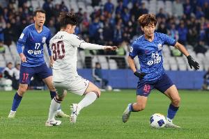 澎湃:杨皓宇被判假摔算是哑巴亏,申花暂未有对判罚申诉的准备 配图