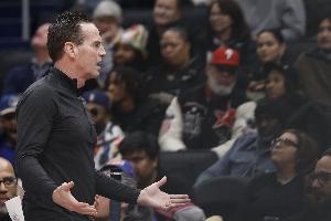 阿特金森：我得反思自己 我不知道在开场就采用无限换防是否正确 配图