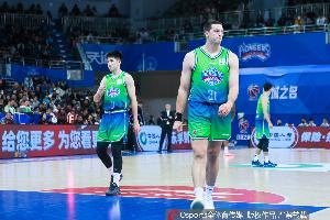 一点状态没得呀！大卫·詹姆斯半场4中0一分未得 正负值-12 配图