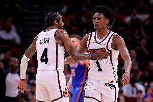 豪斯:阿门和杰伦·格林我会选择留下后者 因为火箭需要三分火力 配图