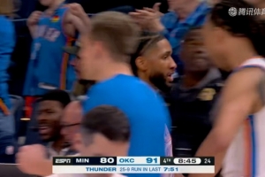 行云流水！雷霆连续展现团队配合打出一波25-9重新领先到两位数 配图