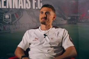 雷恩中场：训练时站偏30厘米会被德泽尔比叫停 图多尔要求侵略性 配图