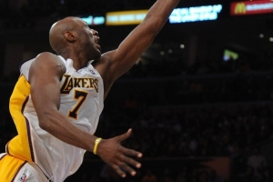 奥多姆:我一直自视为控卫 我可能是史上控球技术最好的大个子 配图