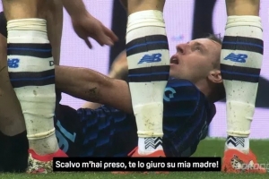 转播方：弗拉泰西用母亲发誓说被斯卡尔维尼踢到，后者却说没踢他 配图