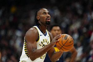 末节被雪藏！内史密斯三节14中10砍生涯新高32分 三分10中7 配图