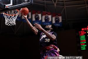 压制克里斯!达米安·琼斯15中8拿下22分10板2助1断2帽 配图