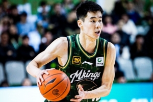 不让打了吗?开局1分钟郭昊文&赵柏清冲突 双双被换下再未上场 配图