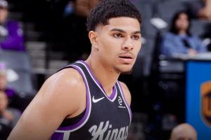 20年7号秀！Shams：国王与基利安·海斯签下一份两年合同 配图