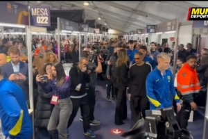 记者：巴萨阵中奥尔莫率先表态，鼓励队友们支持拉波尔塔 配图