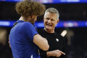 5连败对上11连败!ESPN明日胜率预测:勇士69.7%占优 奇才为30.3% 配图