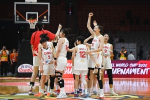 苏群：中国女篮在世界杯任重道远 宫鲁鸣对阵容的改造还远未完成 配图