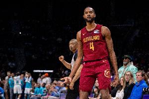 增加稳定性!小莫布里14中8&罚球5中2拿18分11板4助4帽 也有4失误 配图