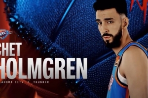 切特转发ESPN给自己制作的视频封面:肯定是AI整的 我看吐了 配图