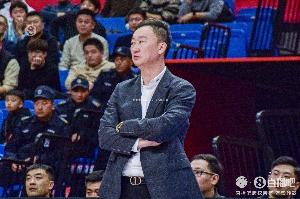 媒体人：青岛客场惜败上海 全队拼劲可嘉虽败犹荣 战斗青岛队！ 配图