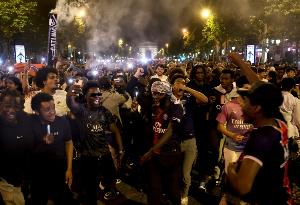 队报：巴黎推出客战切尔西高价套餐引球迷不满，最贵套餐2900欧 配图