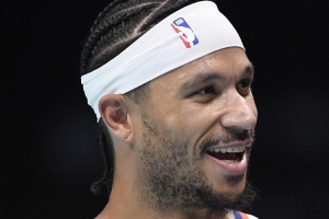 哈特:缩减赛程比赛质量是会提升 但这不会发生 因为大家太爱钱了 配图