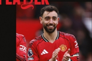 2次精彩助攻!曼联官方:B费当选本轮战胜维拉队内最佳球员 配图