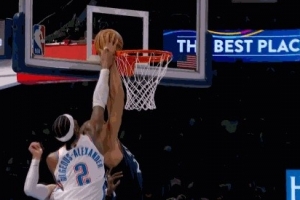 不进球依然能做贡献！亚历山大连续补防内线拦下戈贝尔进攻 配图