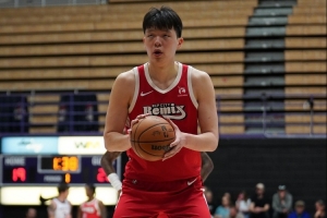 媒体人：杨瀚森表现和对方防守关系不大 纯粹自己打得不好还得练 配图