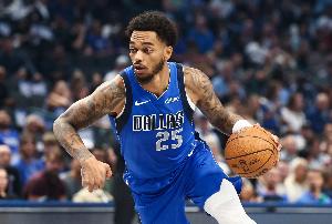 PJ·华盛顿谈打中锋得20分：队友们的传球太好了 让我能轻松出手 配图