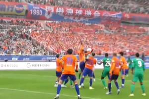 解说晒马德鲁加手球视频：应判点球，但主裁判无反应VAR也没介入 配图