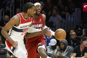 阿德巴约：下次打奇才会被三人包夹 就算拿50分我也会被说是垃圾 配图