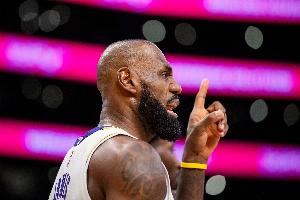 香波特：若你没按老詹的要求跑位 他会故意传球失误&让教练换下你 配图