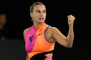 萨巴伦卡：享受和莱巴金娜的竞争，我会喝几杯浓缩马天尼放松一下 配图