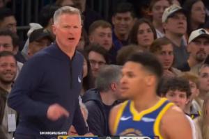 理查德救球回传失误 科尔怒喷：该死！球权很重要 球权就是一切！ 配图