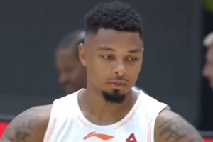 希望没大事！皮特森最后时刻脚踝受伤 全场怒砍42分7板7助 配图