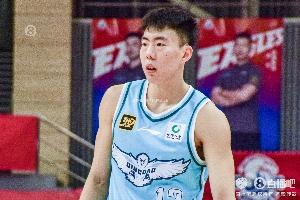 段昂君：我们和上海在实力上有差距 大家第四节打得有点乱 配图