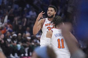 张佳玮：当下尼克斯像1辆配件齐全但慢热的车 勇士又是输人不输阵 配图