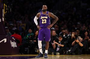 香波特:詹姆斯是个41岁的大男孩 17岁就赚大钱塑造了他的性格 配图